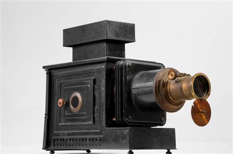 The Magic Lantern Image: From Magic Shows to Museum Exhibits